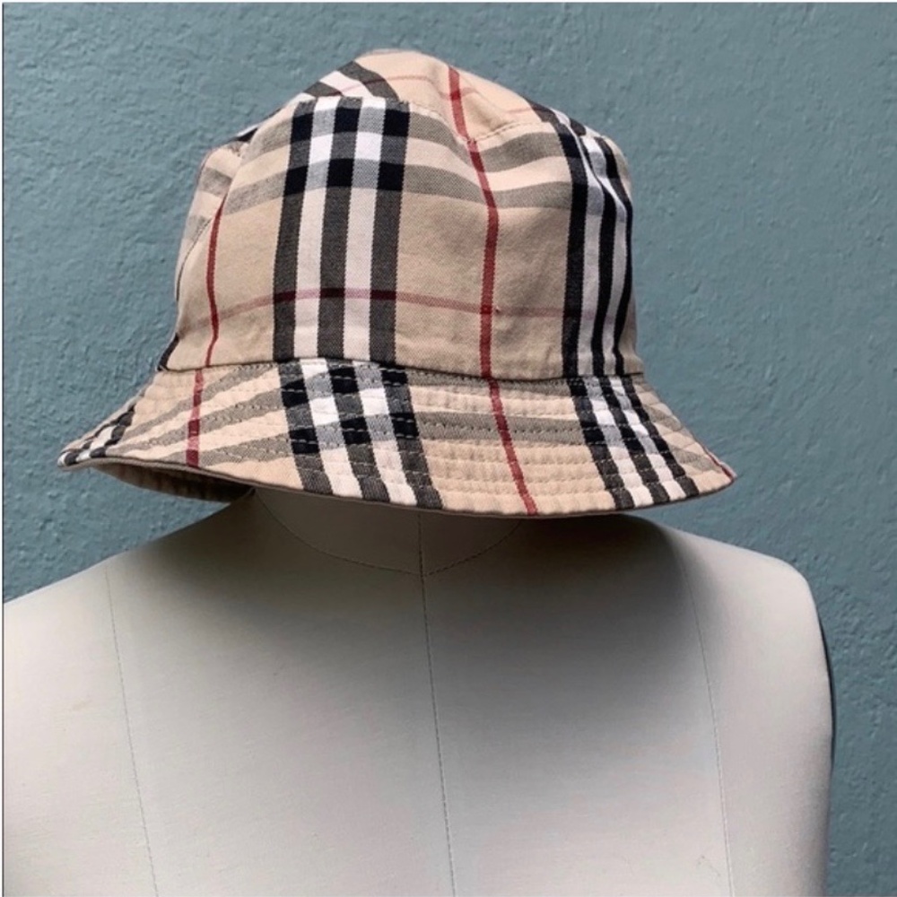 Burberry reversible bucket hat